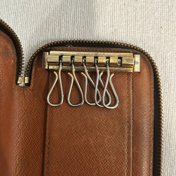 Authentic Louis Vuitton Key Holder - Picture 6 of 6